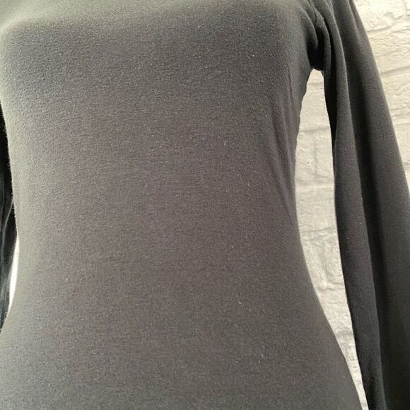 Women scoopneck Longsleeve black top w/studded Love on front of top - Picture 5 of 9